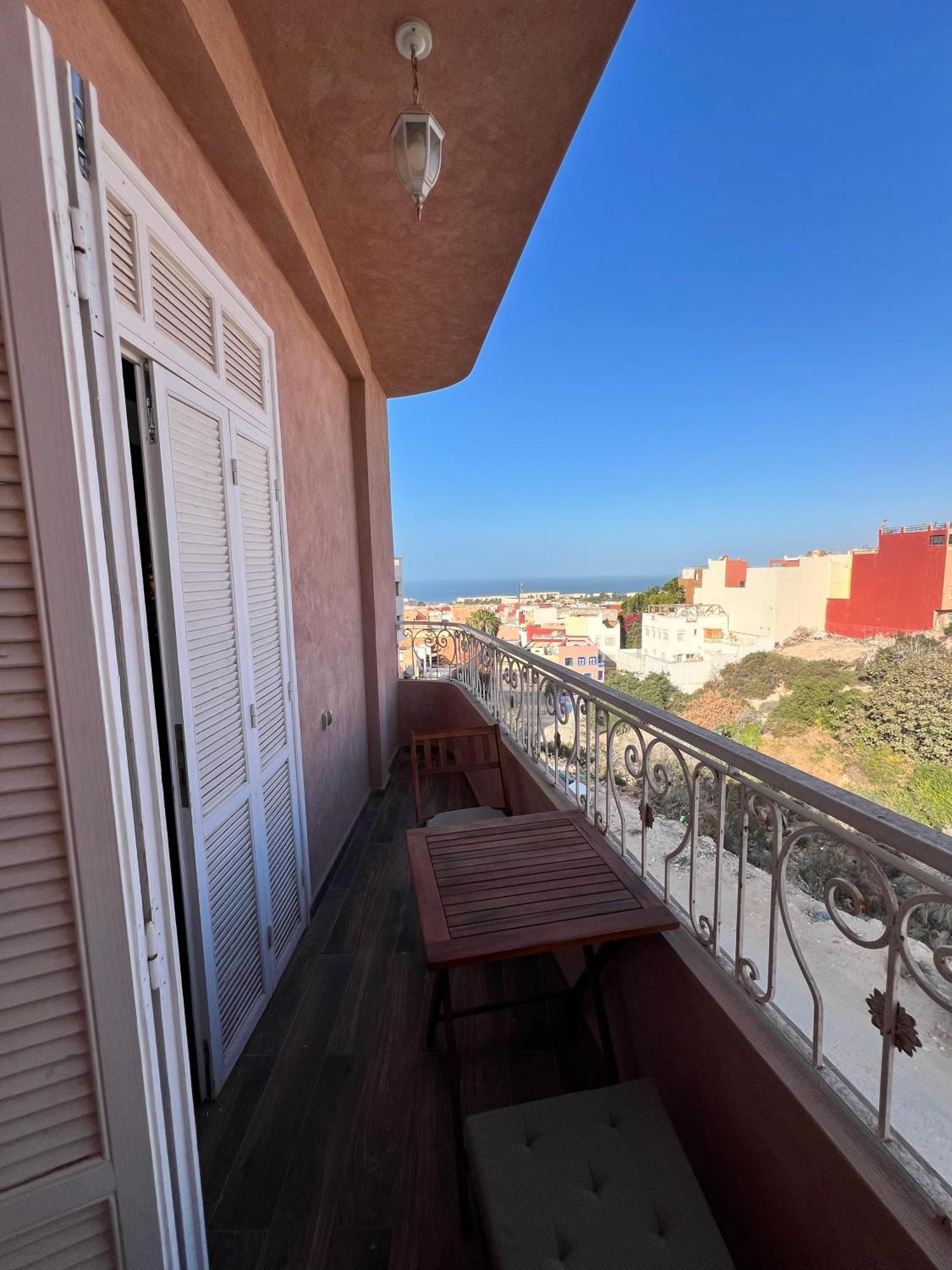 Sea Breeze Apartment *